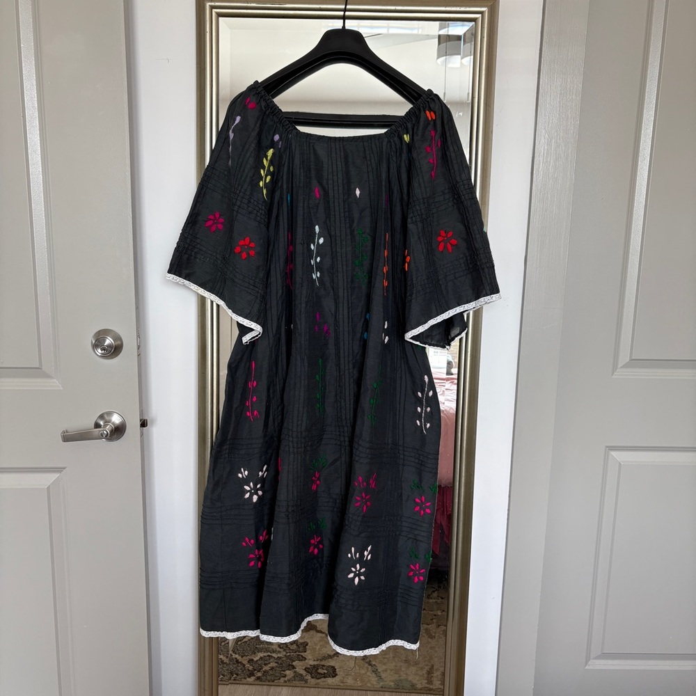 Boho Puff Sleeve Black Midi Dress – Multicolor Embroidered Floral Folk Style OS